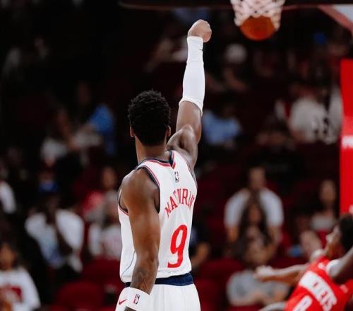 快船明日客,场挑战步行,莱昂纳德与,爱游戏app,爱游戏官网,爱游戏体育官网,爱游戏体育app